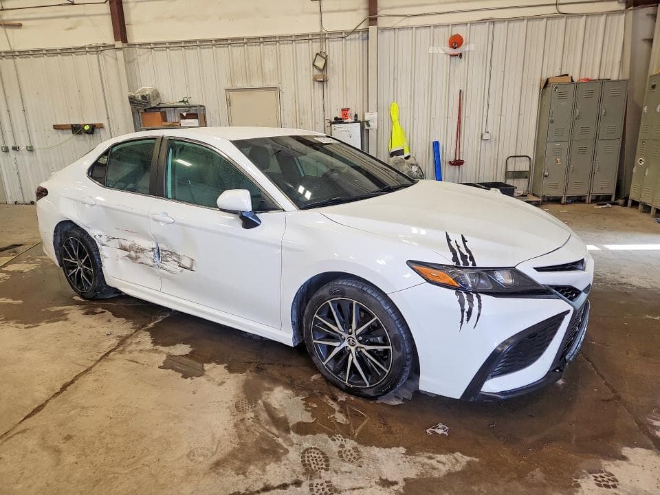 2021 TOYOTA CAMRY SE 4