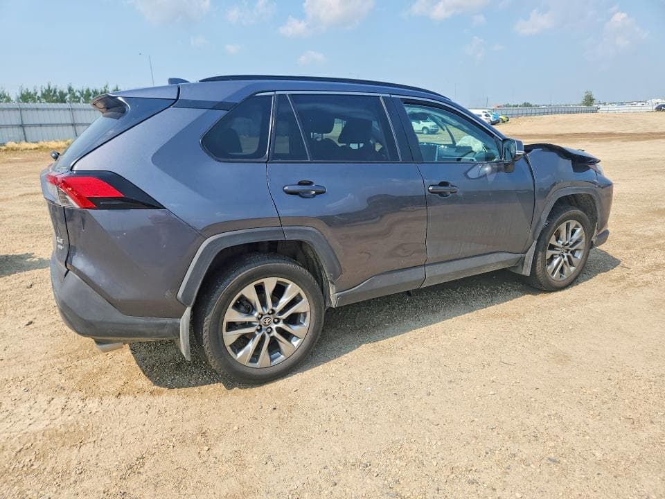 2025 TOYOTA RAV4 XLE 3