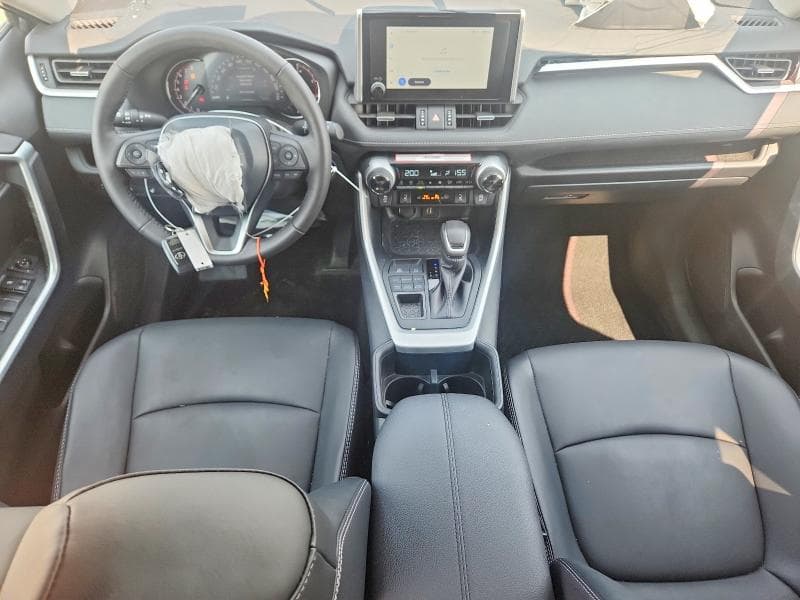 2025 TOYOTA RAV4 XLE 8