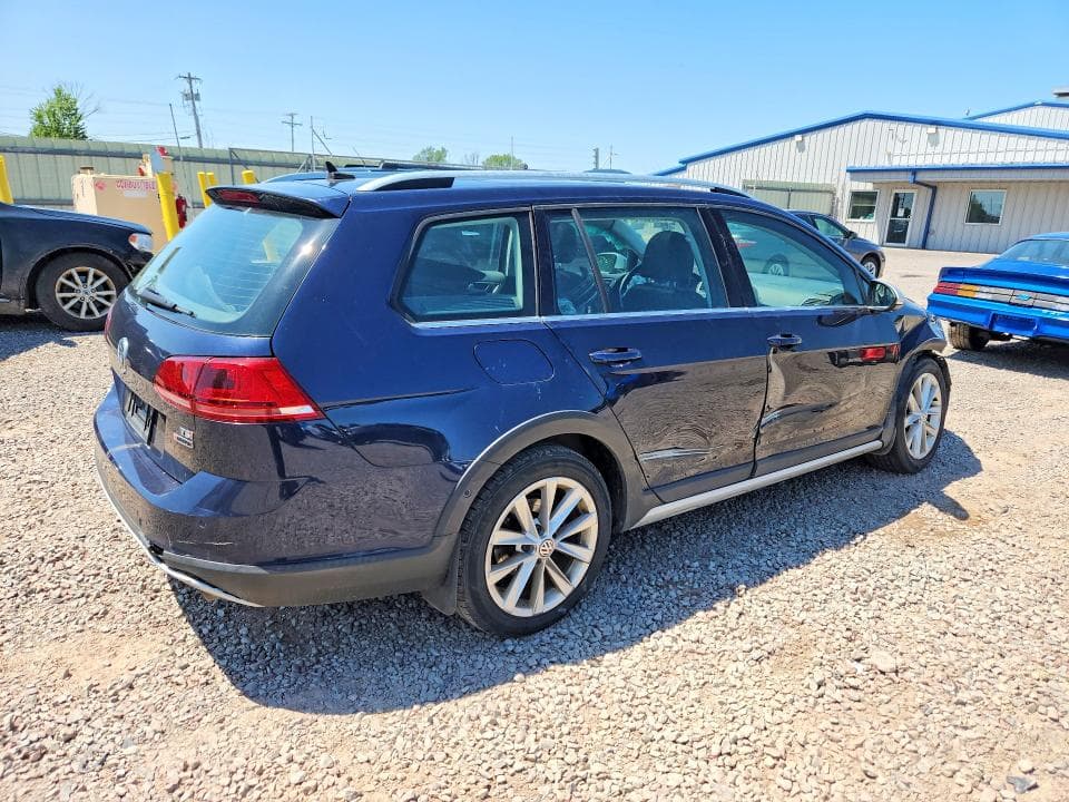 2017 VOLKSWAGEN GOLF ALLTRACK S 3
