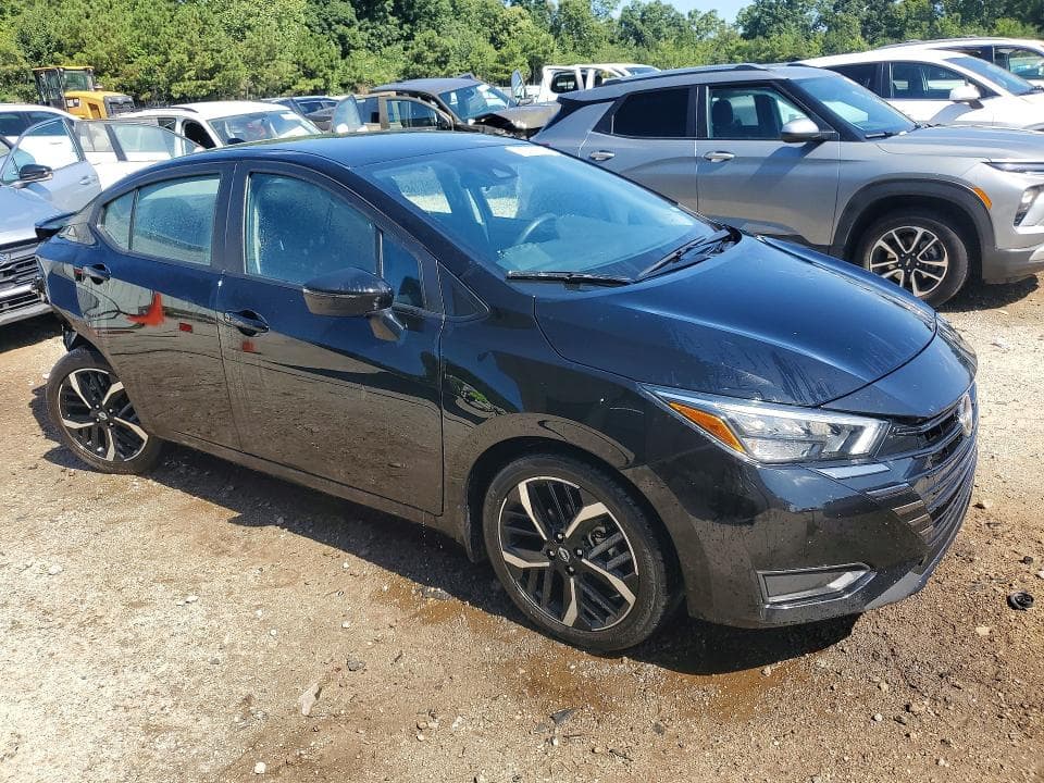 2025 NISSAN VERSA SR 4