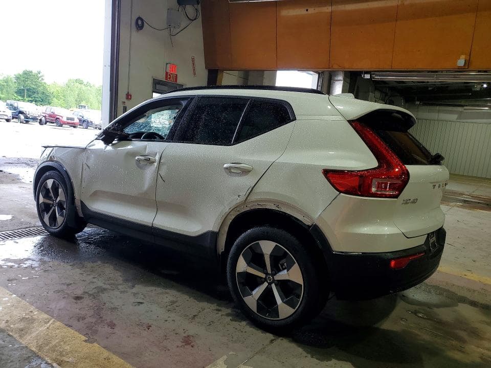 2026 VOLVO XC40 PLUS 2