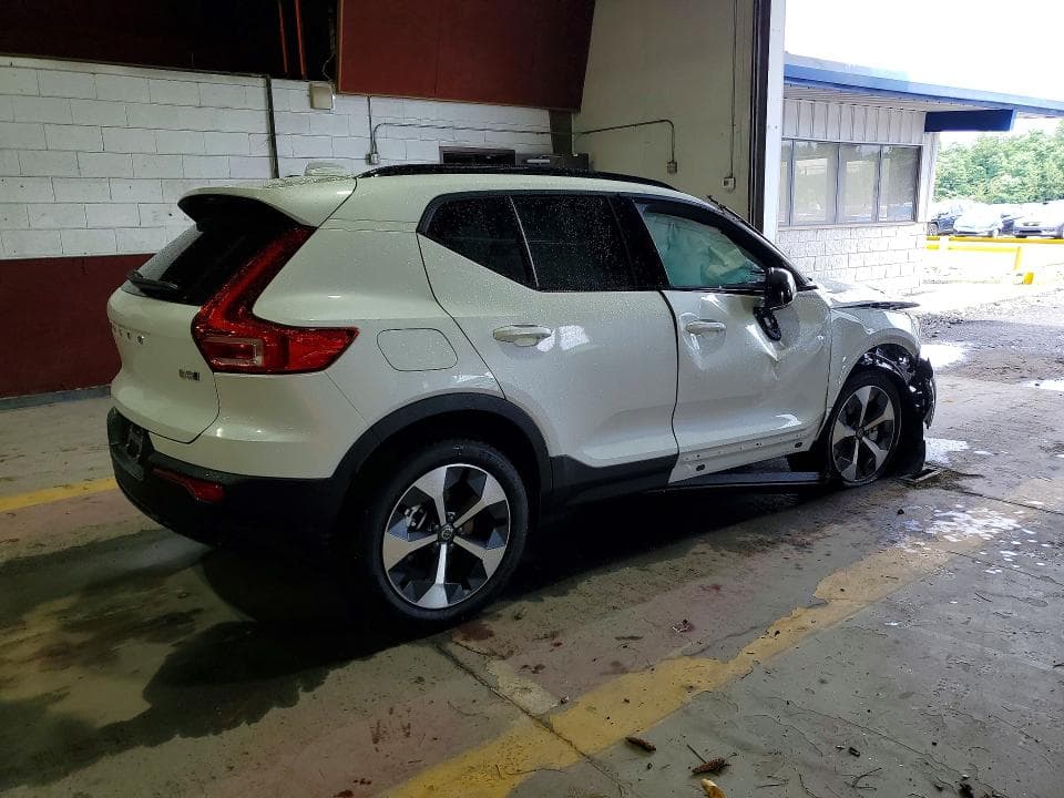 2026 VOLVO XC40 PLUS 3