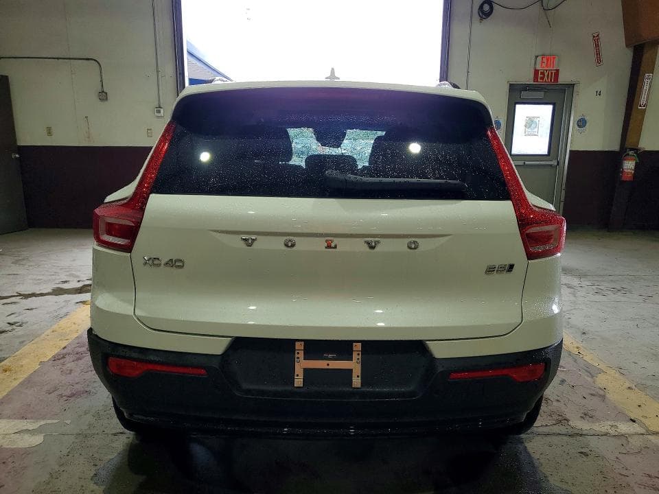 2026 VOLVO XC40 PLUS 6