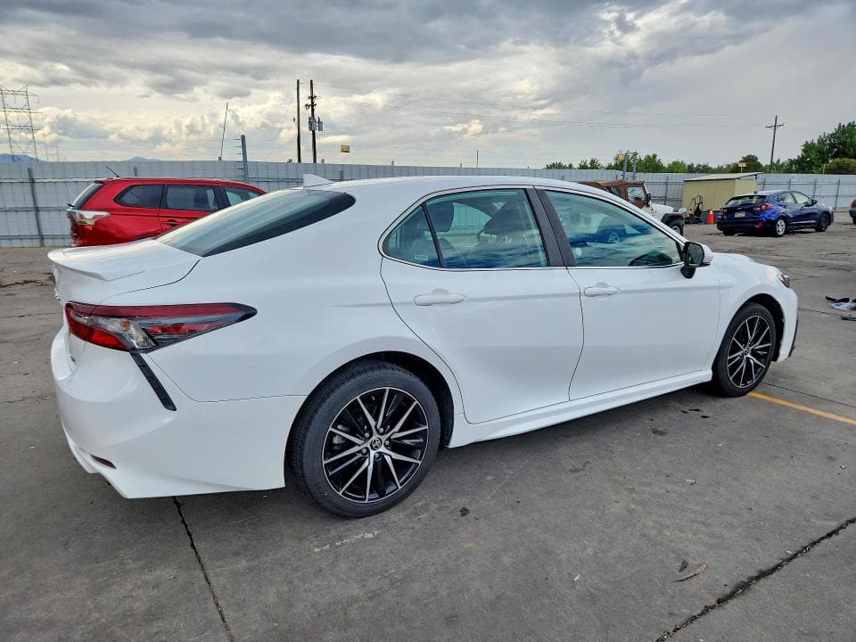 2021 TOYOTA CAMRY SE 3