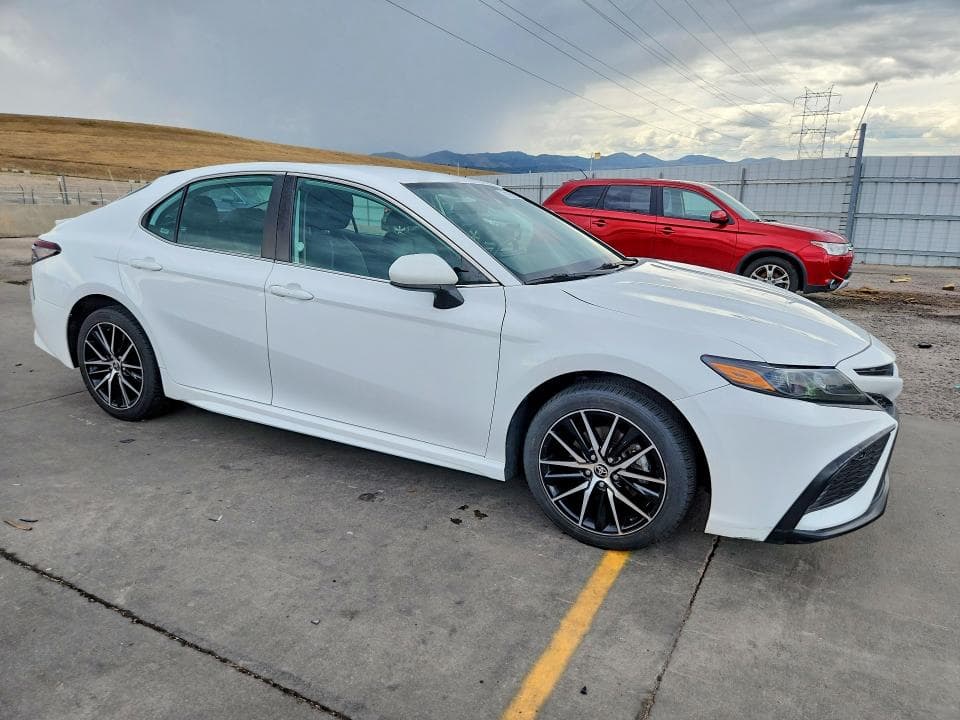 2021 TOYOTA CAMRY SE 4