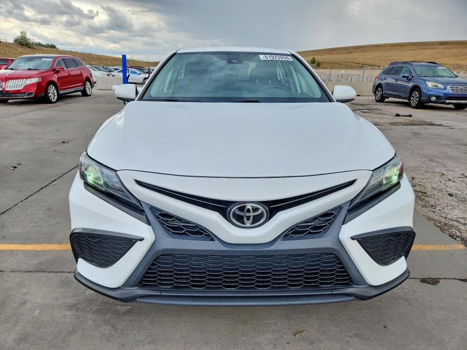 2021 TOYOTA CAMRY SE 5