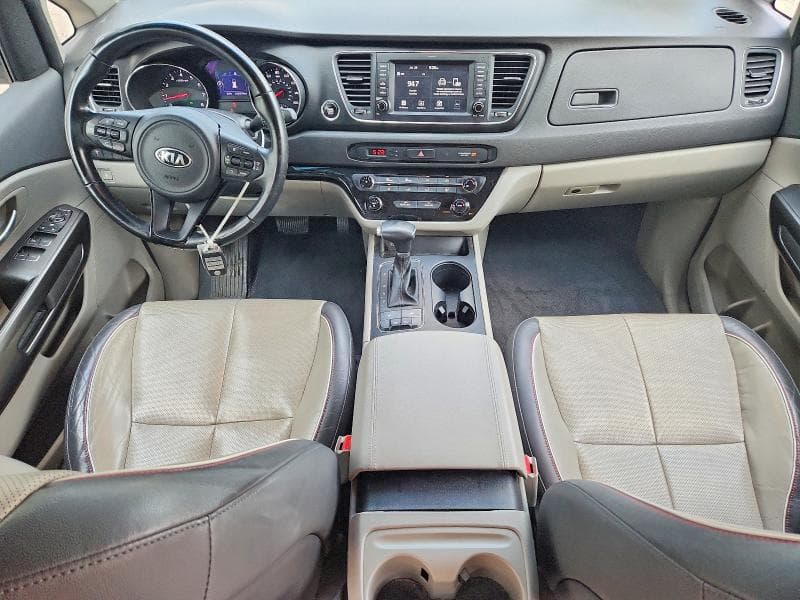 2017 KIA SEDONA LX 8