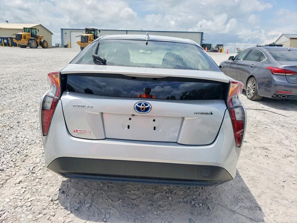2017 TOYOTA PRIUS TWO 6
