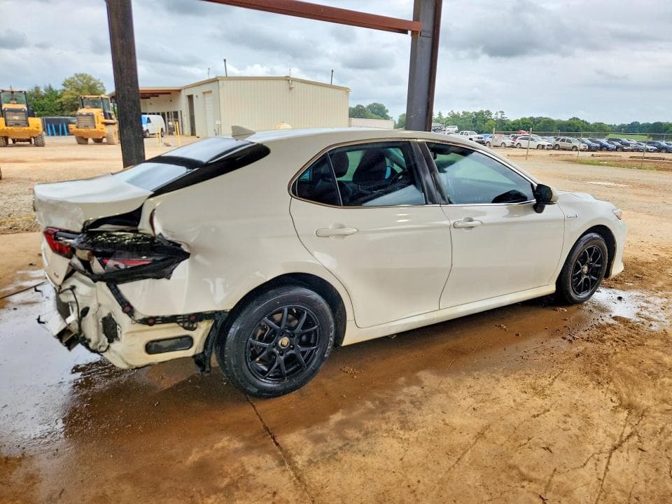 2021 TOYOTA CAMRY LE 3