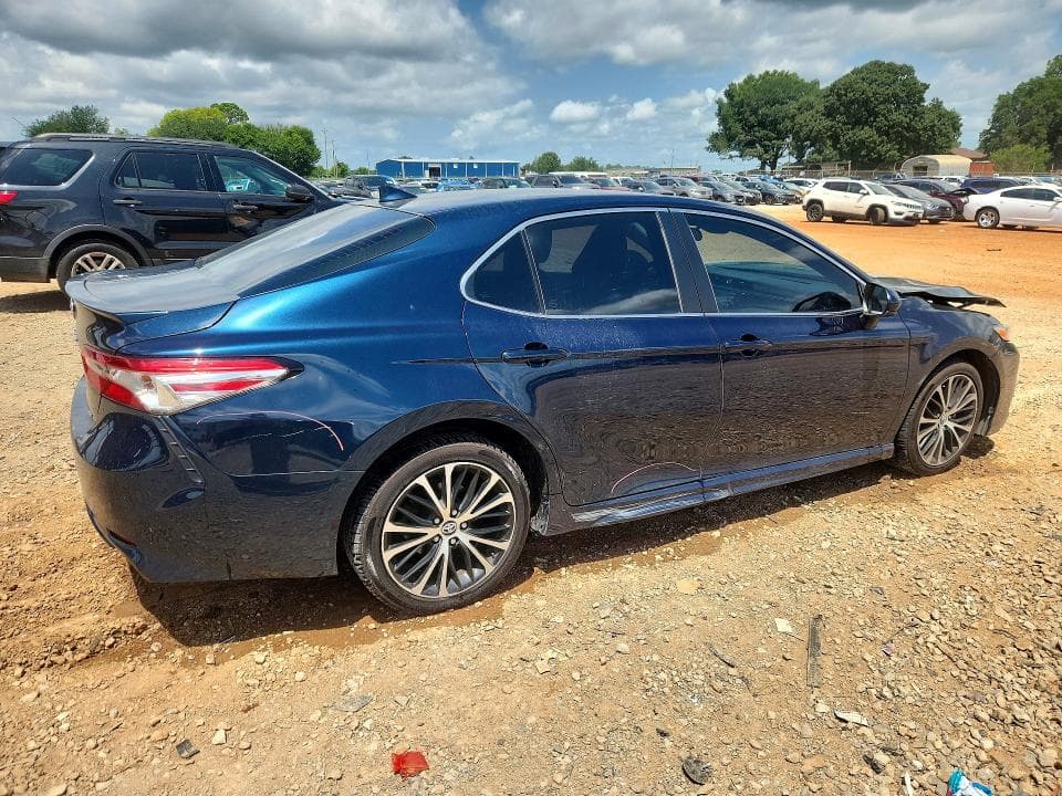 2019 TOYOTA CAMRY SE SE 3