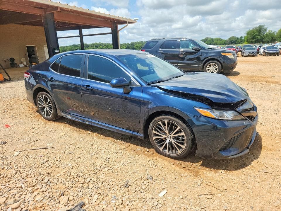 2019 TOYOTA CAMRY SE SE 4