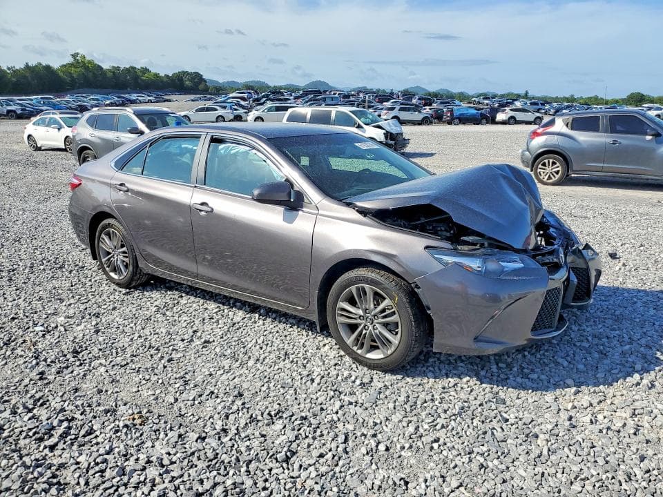 2017 TOYOTA CAMRY SE 4