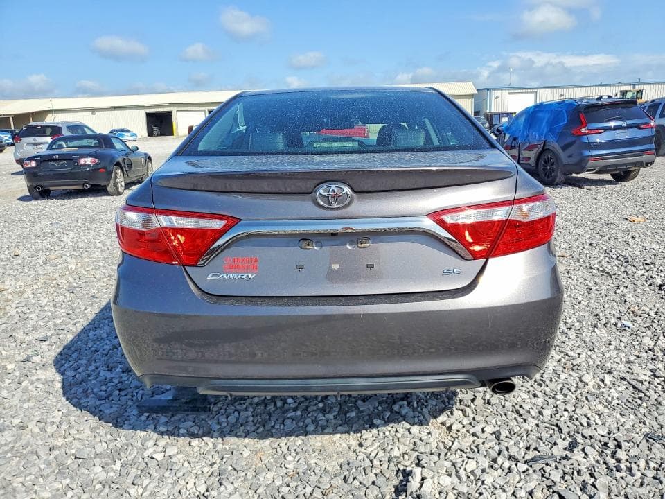 2017 TOYOTA CAMRY SE 6