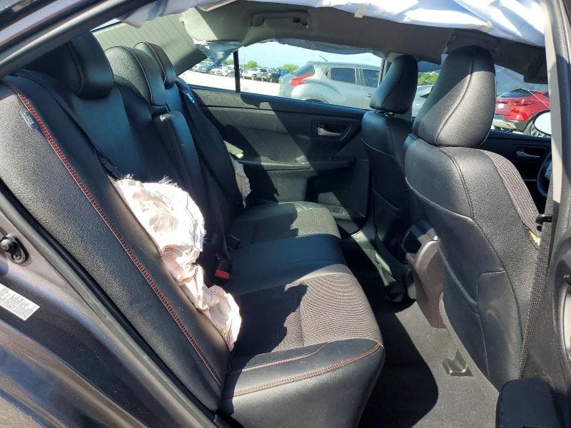 2017 TOYOTA CAMRY SE 10