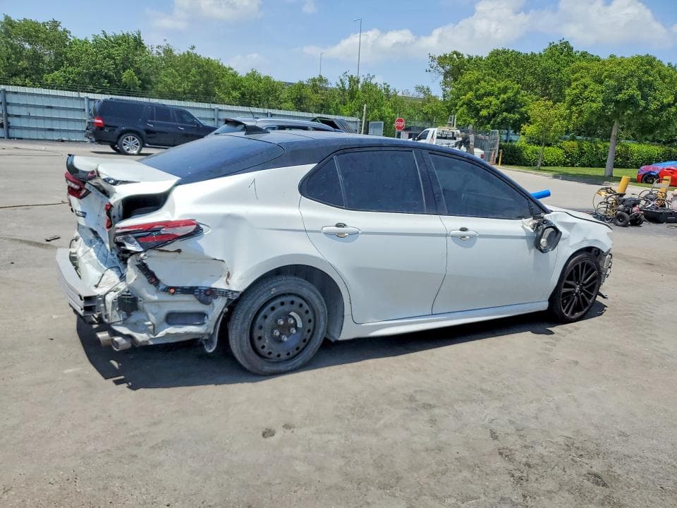 2021 TOYOTA CAMRY XSE 3
