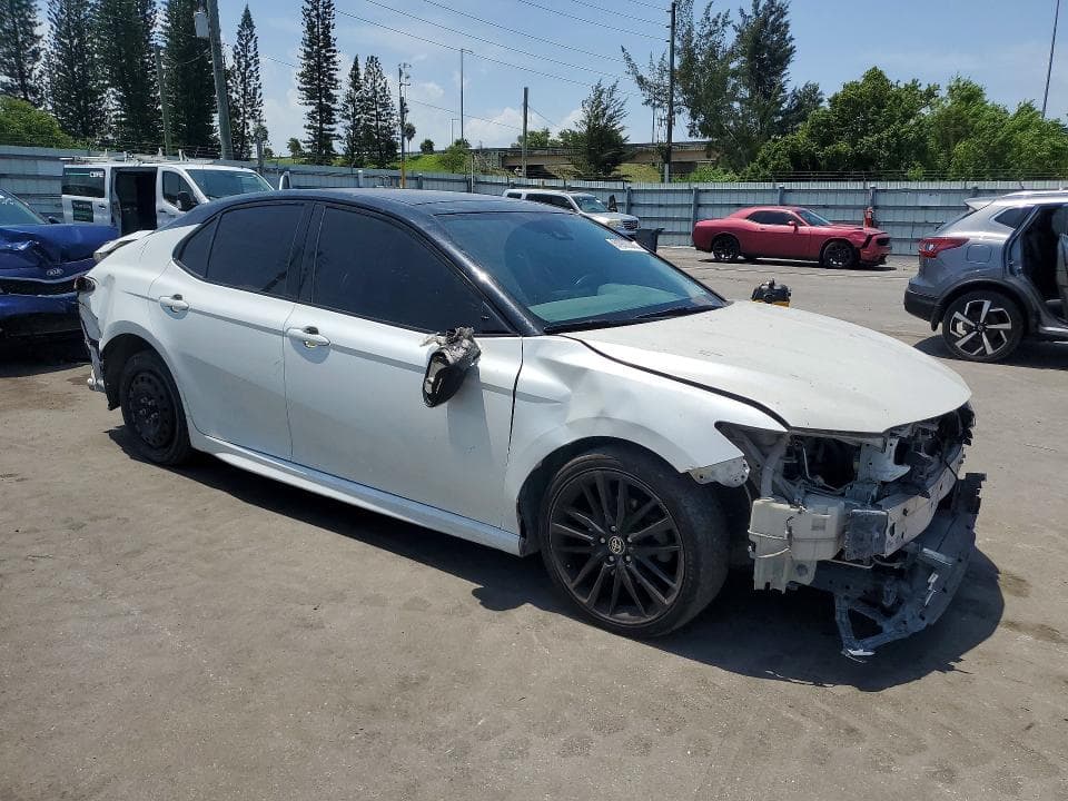2021 TOYOTA CAMRY XSE 4