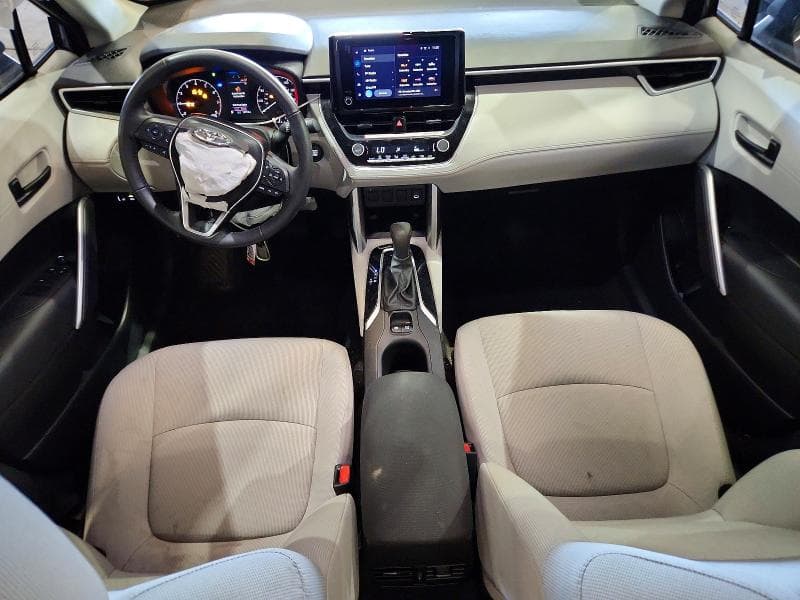 2024 TOYOTA COROLLA CROSS LE 8