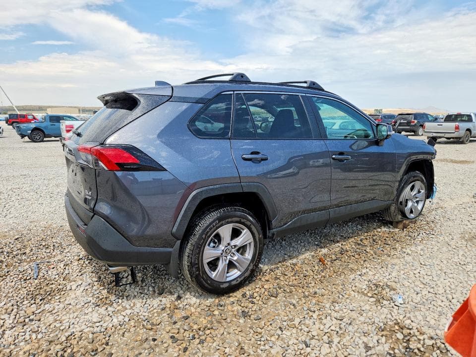 2025 TOYOTA RAV4 XLE 3