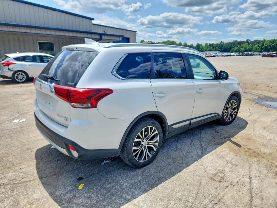 2017 MITSUBISHI OUTLANDER SE 3