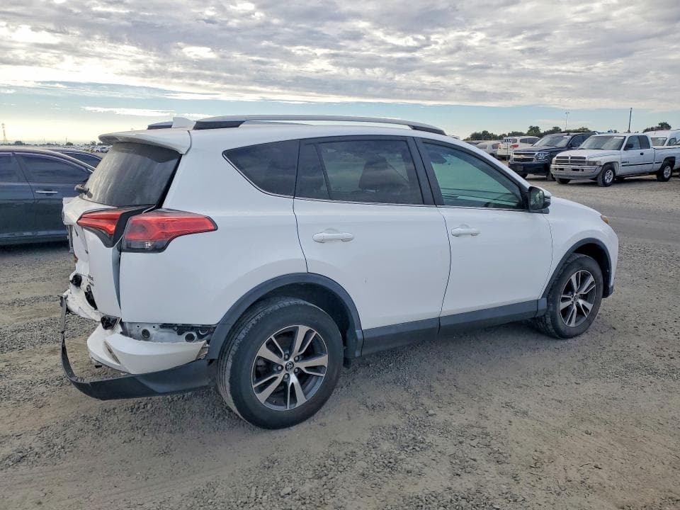 2017 TOYOTA RAV4 XLE 3