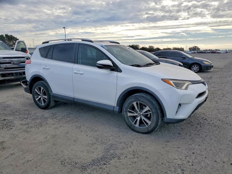 2017 TOYOTA RAV4 XLE 4