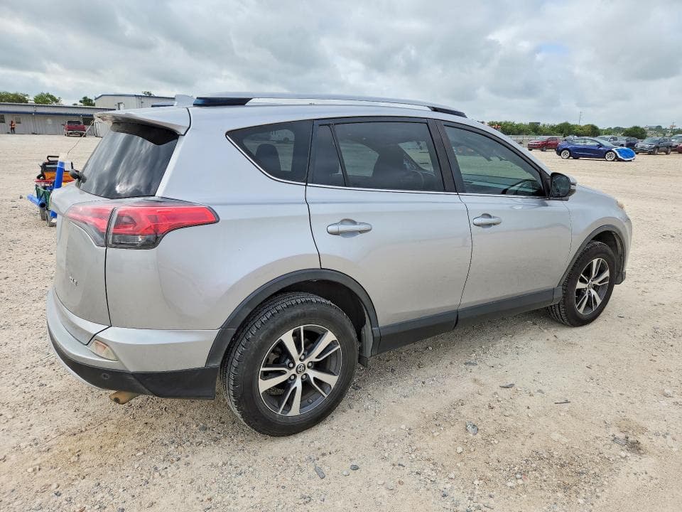 2018 TOYOTA RAV4 XLE 3