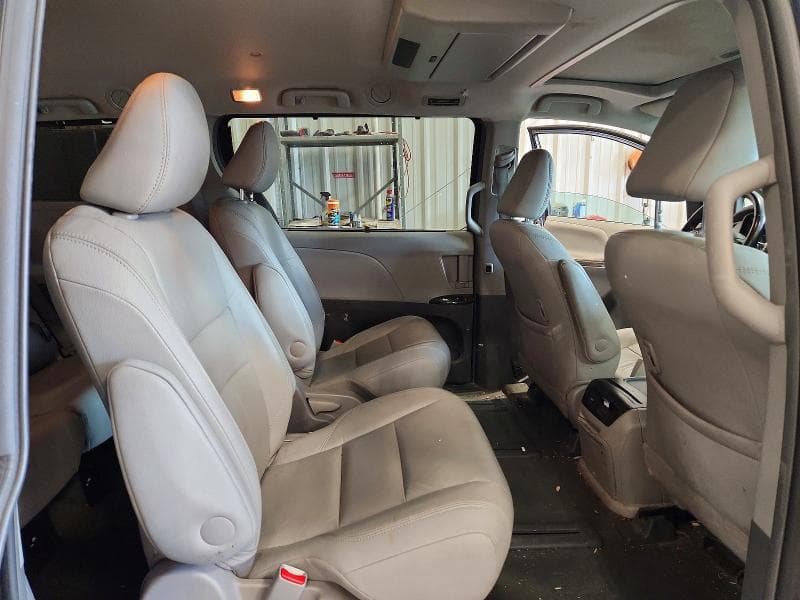 2017 TOYOTA SIENNA XLE PREMIUM 7-PASSENGER 11