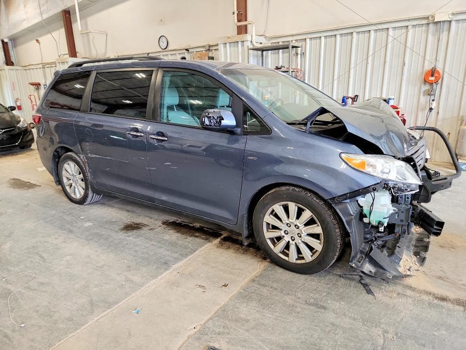 2017 TOYOTA SIENNA XLE PREMIUM 7-PASSENGER 4