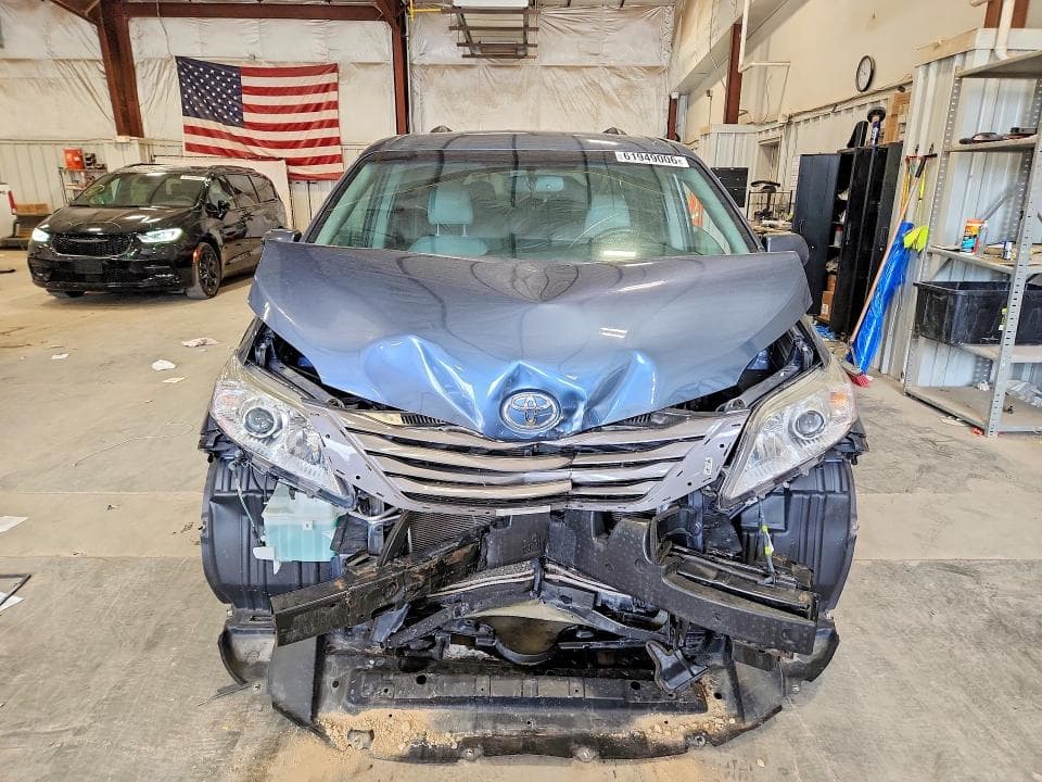 2017 TOYOTA SIENNA XLE PREMIUM 7-PASSENGER 5