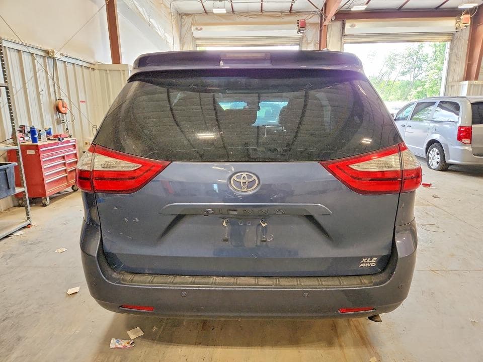 2017 TOYOTA SIENNA XLE PREMIUM 7-PASSENGER 6