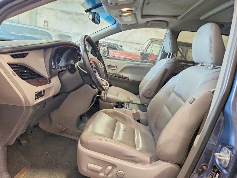2017 TOYOTA SIENNA XLE PREMIUM 7-PASSENGER 7