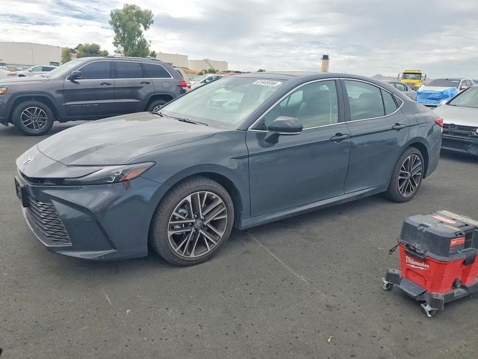 2025 TOYOTA CAMRY XLE - 1