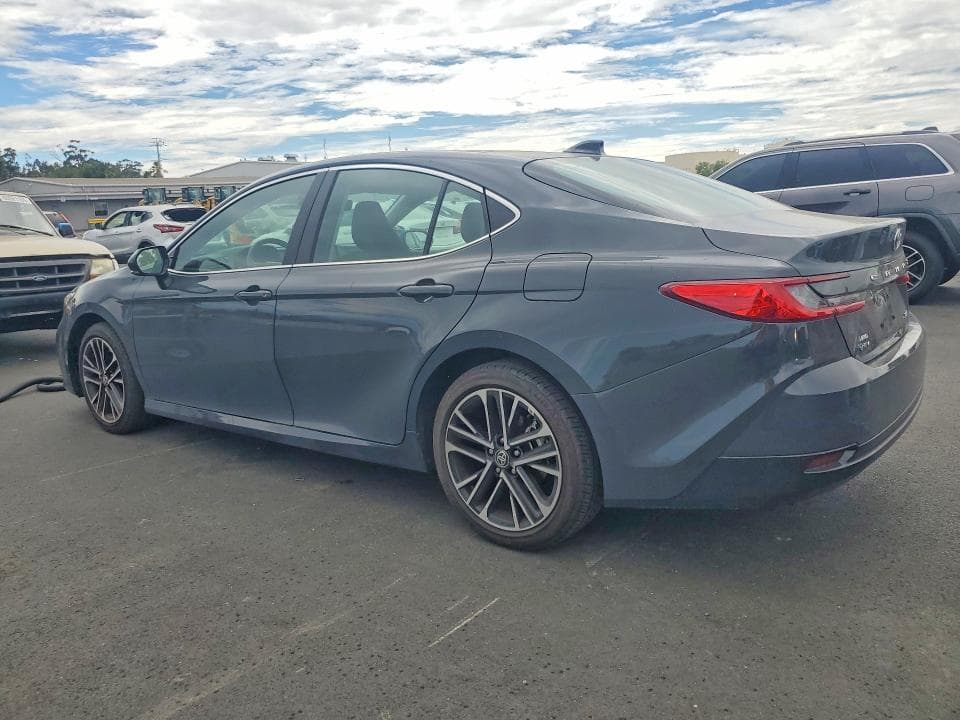 2025 TOYOTA CAMRY XLE 2