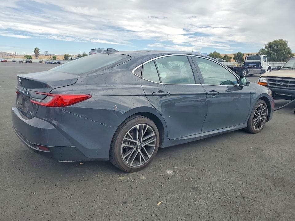 2025 TOYOTA CAMRY XLE 3