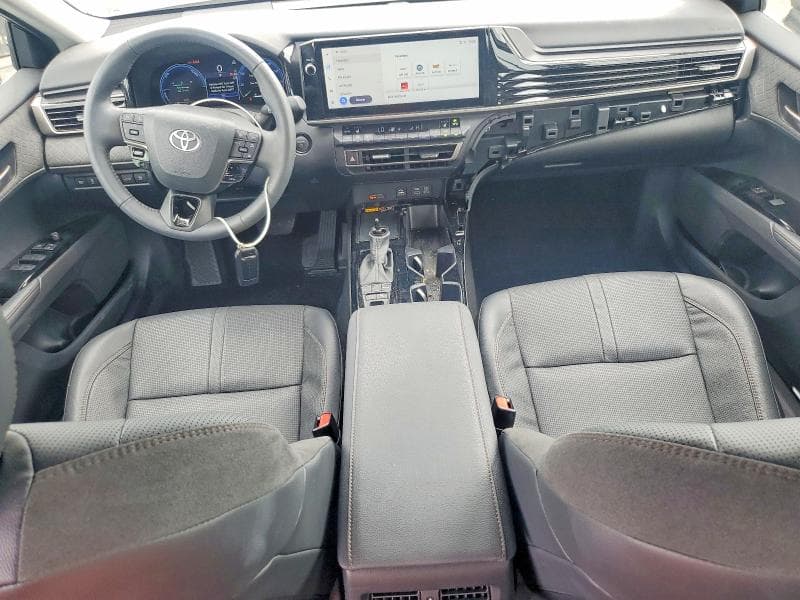 2025 TOYOTA CAMRY XLE 8