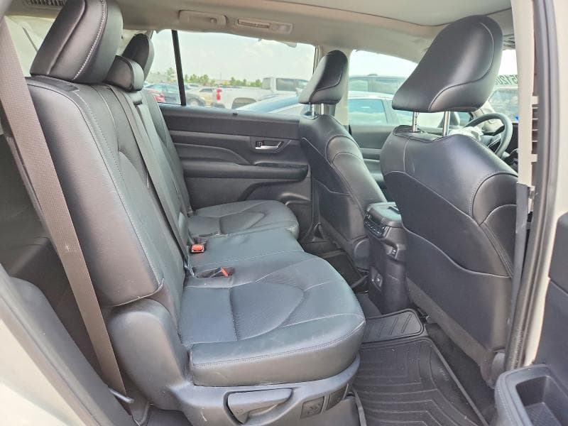2024 TOYOTA GRAND HIGHLANDER LIMITED 10
