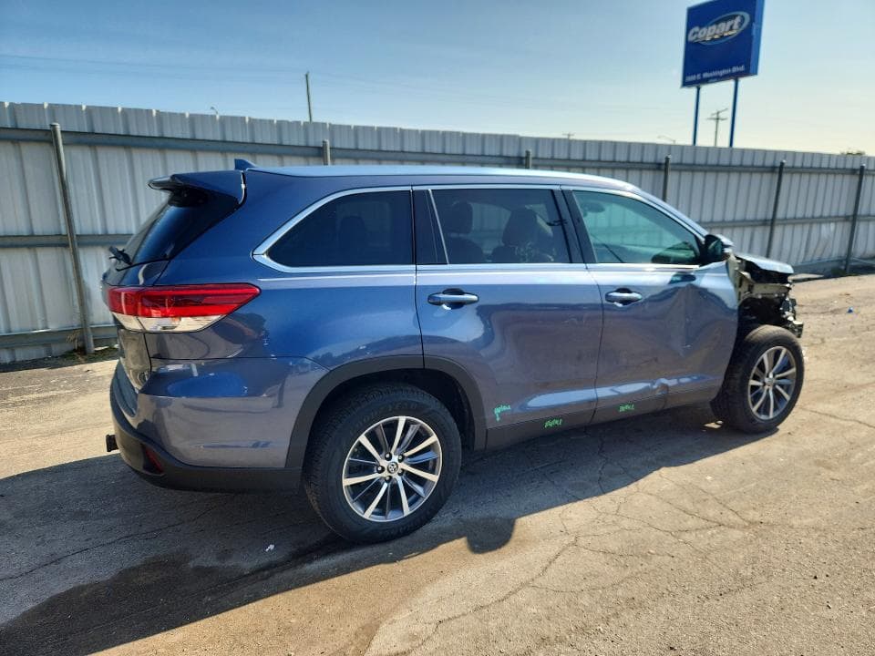 2019 TOYOTA HIGHLANDER XLE XLE 3