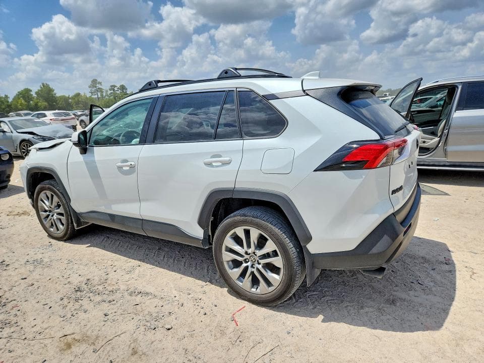 2025 TOYOTA RAV4 XLE PREMIUM 2