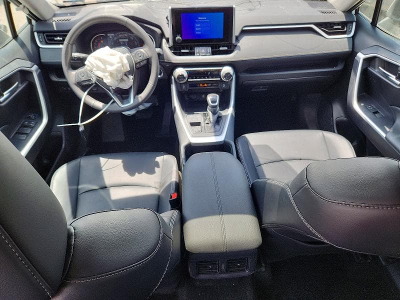 2025 TOYOTA RAV4 XLE PREMIUM 8