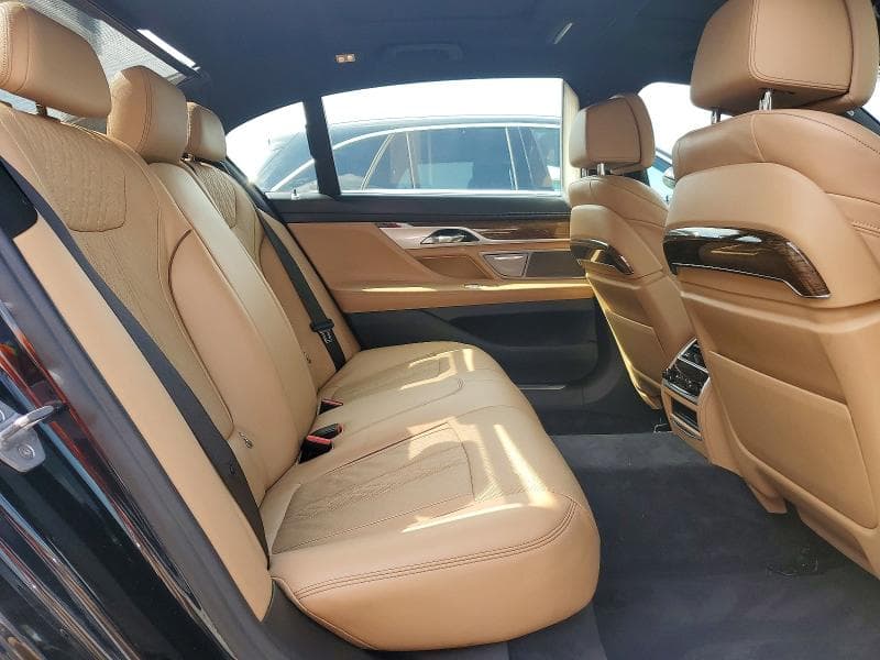 2018 BMW 750 XI 10