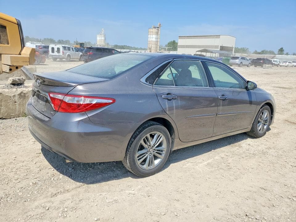 2017 TOYOTA CAMRY SE 3