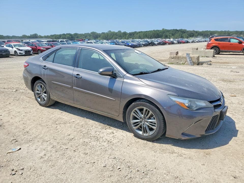 2017 TOYOTA CAMRY SE 4