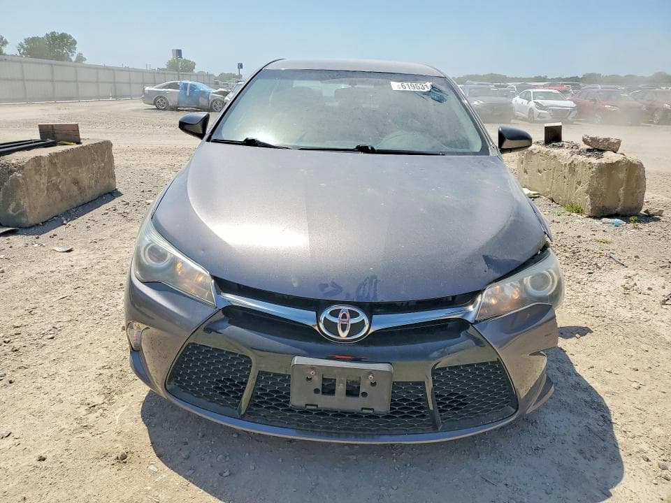2017 TOYOTA CAMRY SE 5