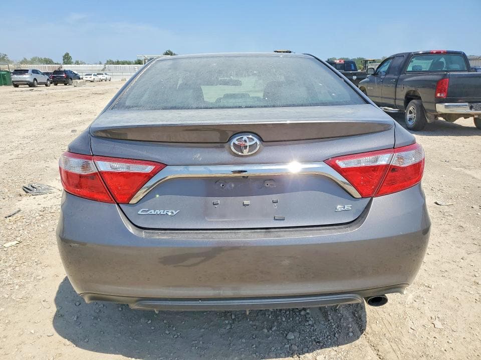 2017 TOYOTA CAMRY SE 6