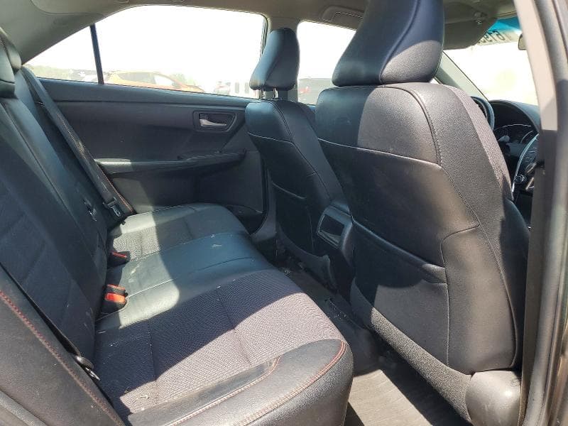 2017 TOYOTA CAMRY SE 10