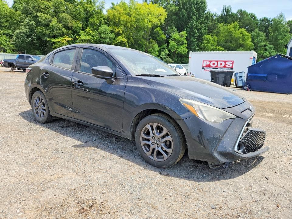 2019 TOYOTA YARIS LE 4