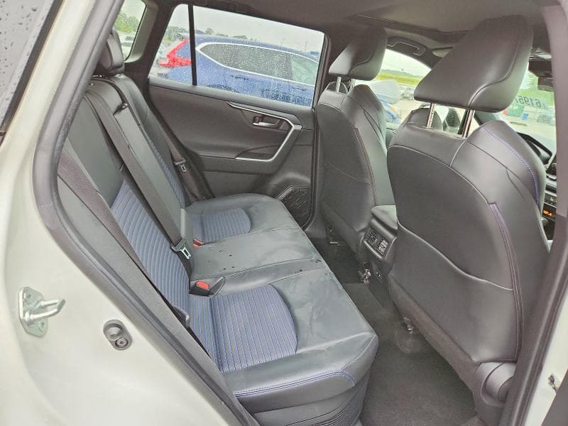 2020 TOYOTA RAV4 XSE 11