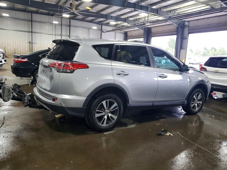 2018 TOYOTA RAV4 XLE 3