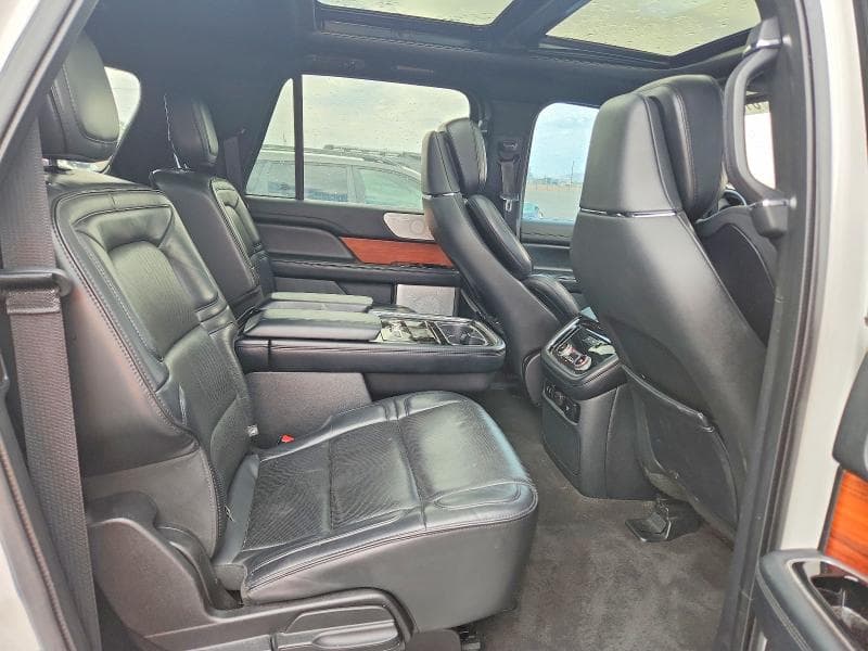 2019 LINCOLN NAVIGATOR L RESERVE 11